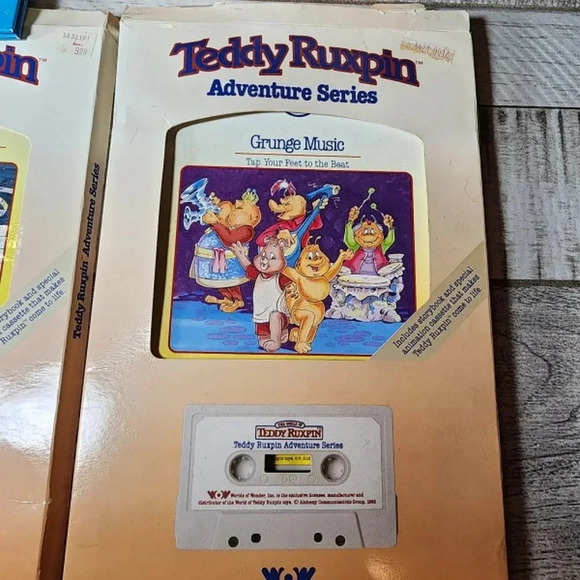 Vtge 1985 Teddy Ruxpin in orgnl box w/ books, tapes, answer box - Picture 2 of 16